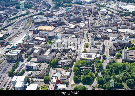 Barnsley Town Center dall'aria, quartiere civico dominante, South Yorkshire, nell'Inghilterra del Nord, Regno Unito Foto Stock