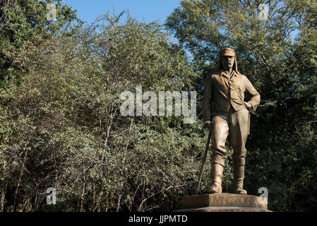 Africa, Zimbabwe Victoria Falls aka Mosi Oa Tunya. David Livingstone memorial. Prima statua sul lato dello Zimbabwe. Foto Stock