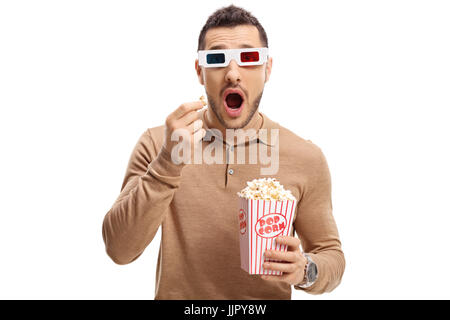 Spaventata ragazzo con un paio di occhiali 3D e popcorn isolati su sfondo bianco Foto Stock