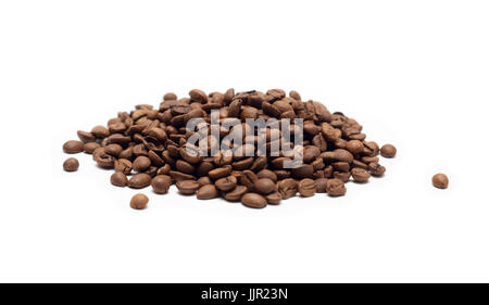 Cumulo di chicchi di caffè su sfondo bianco Foto Stock