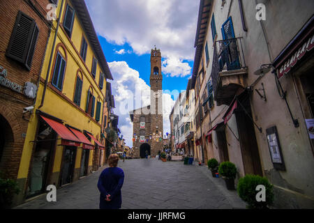 Montalcino ho bella città di collina e comune in Toscana, Italia Foto Stock