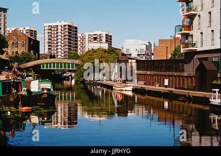 Il Regents Canal a nord di Shoreditch, North East London REGNO UNITO Foto Stock