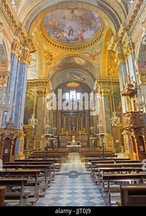 Torino, Italia - 13 Marzo 2017: la navata della chiesa di Santa Teresa. Foto Stock