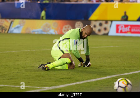 Philadelphia, PA, Stati Uniti d'America - 19 Luglio 2019: il portiere Tim Howard (24) degli Stati Uniti d'America difende durante il 2017 Gold Cup quarterfunal contro El Salvador Foto Stock
