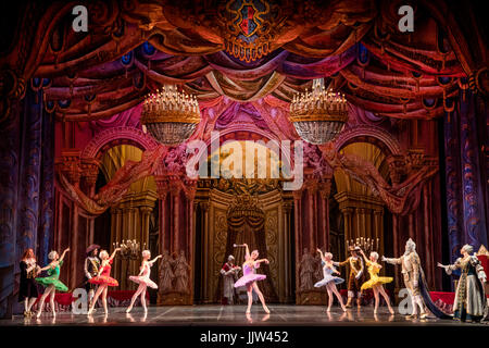 Scena dal balletto "bellezza dormiente" del Ballet Theatre di coreografia classica di Elik Melikov a Mosca, Russia Foto Stock