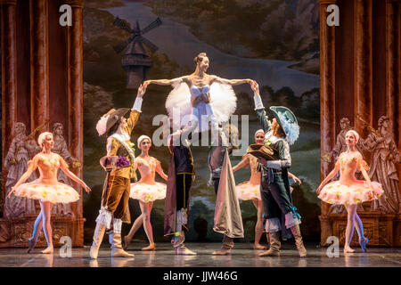 Scena dal balletto "bellezza dormiente" del Ballet Theatre di coreografia classica di Elik Melikov a Mosca, Russia Foto Stock