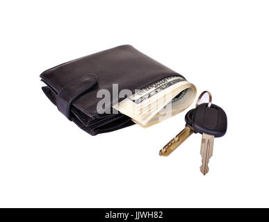 Borsa nera farcite con carta moneta e chiavi auto isolati su sfondo bianco Foto Stock