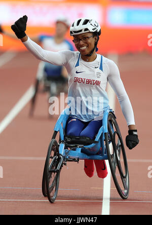 Gran Bretagna Kare Adenegan festeggia conquistando il bronzo della Donne 400m T34 Final durante il giorno sette del 2017 World Para di Atletica a Londra Stadium. Foto Stock