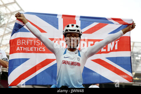 Gran Bretagna Kare Adenegan festeggia conquistando il bronzo della Donne 400m T34 Final durante il giorno sette del 2017 World Para di Atletica a Londra Stadium. Foto Stock