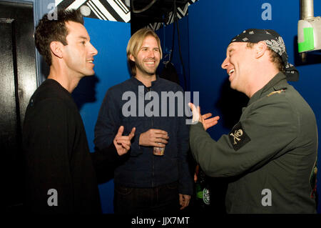 (L-R) Byron McMackin Pennywise, Brooks Wackerman Bad Religion, Stephen Perkins Jane's Addiction Guitar Center Drum-Off Henry fonda Theatre Los Angeles, CA. Foto Stock