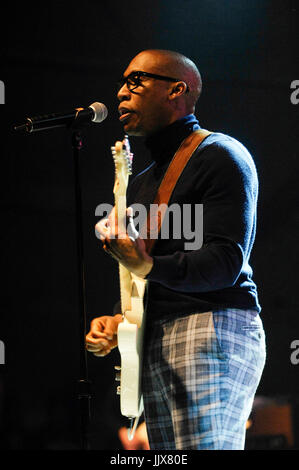 Raphael Saadiq suona 2011 Coachella Music Festival marzo 16,2011 Indio. Foto Stock