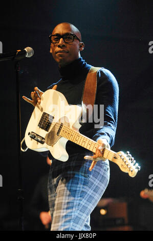 Raphael Saadiq suona 2011 Coachella Music Festival marzo 16,2011 Indio. Foto Stock