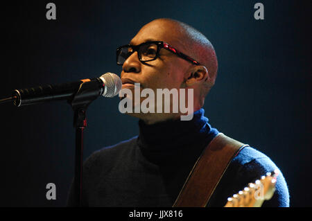 Raphael Saadiq suona 2011 Coachella Music Festival marzo 16,2011 Indio. Foto Stock