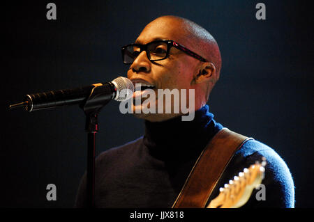 Raphael Saadiq suona 2011 Coachella Music Festival marzo 16,2011 Indio. Foto Stock