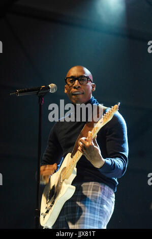 Raphael Saadiq suona 2011 Coachella Music Festival marzo 16,2011 Indio. Foto Stock