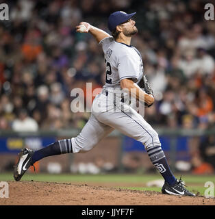 San Francisco, California, Stati Uniti d'America. Il 20 luglio, 2017. San Diego Padres relief pitcher Brad mano (52) di erogazione durante una partita MLB tra San Diego Padres e i San Francisco Giants di AT&T Park di San Francisco, California. Valerie Shoaps/CSM/Alamy Live News Foto Stock