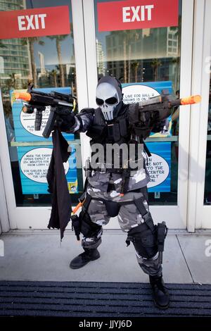 San Diego, Stati Uniti d'America. Il 20 luglio, 2017. Cosplayer Nicholas da San Diego come " Punisher', all'Comico-Imbroglione di San Diego, nel luglio 2017. | Utilizzo di credito in tutto il mondo: dpa/Alamy Live News Foto Stock