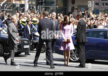 Amburgo, Germania. 21 Luglio, 2017. La Gran Bretagna è il principe William, duca di Cambridge e sua moglie Kate, la Duchessa di Cambridge, partecipare alla Elbphilharmonie concert hall il 21 luglio 2017 ad Amburgo, in Germania. | Verwendung weltweit Credito: dpa/Alamy Live News Foto Stock