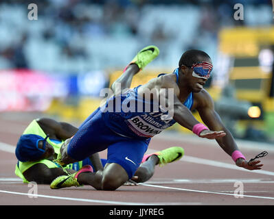 Londra, Regno Unito. 21 Luglio, 2017. Londra Inghilterra - Luglio 21, 2017: David Brown, guida Jerome Avery (USA) è sceso vicino al traguardo in uomini 200M T11 durante la Finale Mondiale del Para Atletica Londra 2017 a Londra Stadium il venerdì. Foto : Taka G Wu Credito: Taka Wu/Alamy Live News Foto Stock