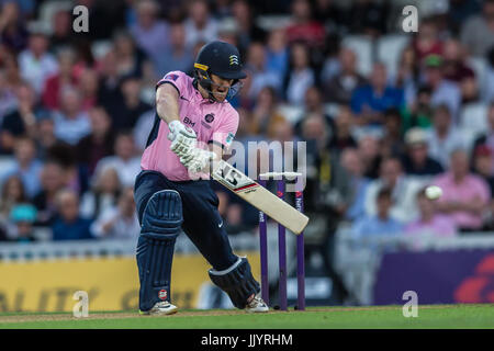 Londra, Regno Unito. 21 Luglio, 2017. Eoin Morgan alla battuta per Middlesex contro Surrey in la NatWest T20 Blast corrispondono alla Kia ovale. David Rowe/Alamy Live News Foto Stock