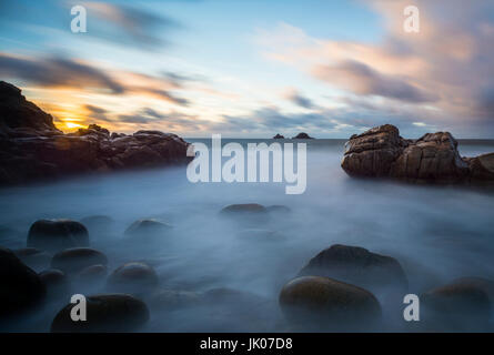 Il cove a Porth Nanven in Cornovaglia. Foto Stock