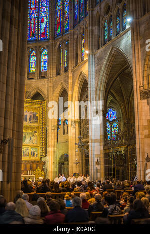 Messa nella Catedral de Leon, Camino de Santiago, Spagna, Europa. Foto Stock