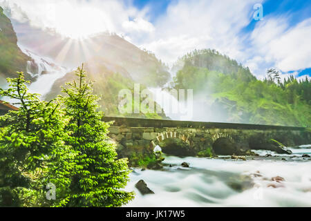 Latefoss cascata. La Norvegia. Foto Stock