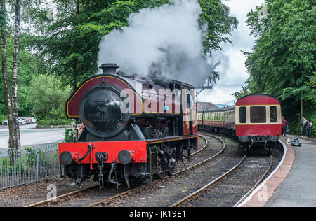 Motore a vapore sul lago e ferrovia Haverthwaite Lake District Foto Stock