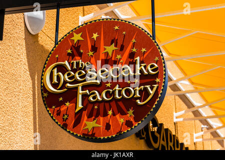 Las Vegas - Circa il luglio 2017: La Cheesecake Factory informale Ristorante Posizione. La Cheesecake Factory produce e distribuisce la loro firma Cheesecak Foto Stock