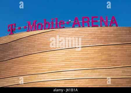 Las Vegas - Circa il luglio 2017: T-Mobile Arena Situato sulla striscia. T-Mobile Arena sarà la sede del NHL Golden Knights III Foto Stock