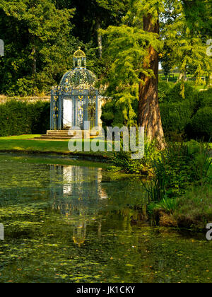 Il lago a Melbourne Hall di South Derbyshire England Regno Unito una maestosa casa aperta al pubblico. Foto Stock