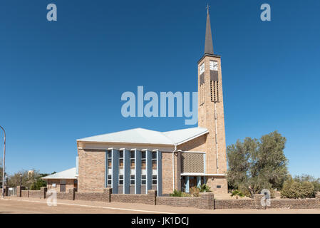 KARASBURG, NAMIBIA - Giugno 13, 2017: la chiesa olandese riformata di Karasburg nella regione di Karas di Namibia Foto Stock