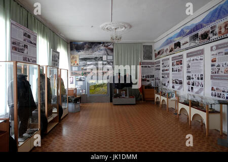 All'interno del Museo della Chuysky Highway dedicato alla strada russa M52, conosciuta anche come Chuya Highway o Chuysky Trakt una strada statale che si snoda per circa 1,000 chilometri attraverso la Siberia nella città di Biysk in Altai Krai, una regione della Siberia occidentale, Russia Foto Stock