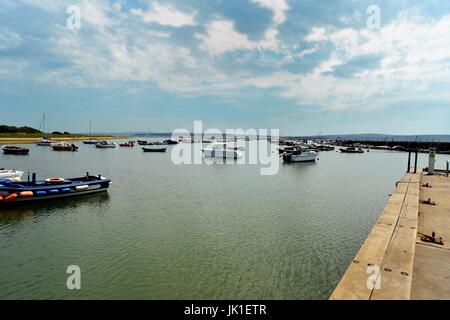 Barche nel porto di Keyhaven hampshire Foto Stock