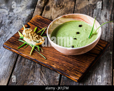 Vishihoise con pollo patè. Messa a fuoco selettiva Foto Stock