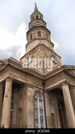 Saint Phillips Chiesa Episcopale Steeple centro di Charleston, Carolina del Sud Foto Stock