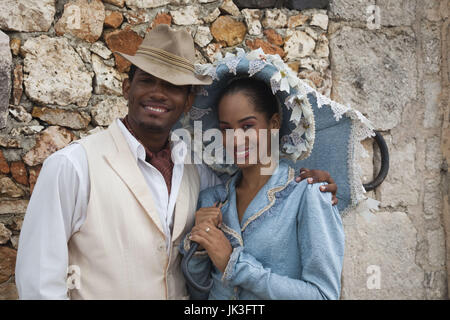 Repubblica Dominicana, La Romana, Altos de Chavon, domenicano danze di coppia in costume, R, signor DRE 09 02, MR DRE 09 03 Foto Stock