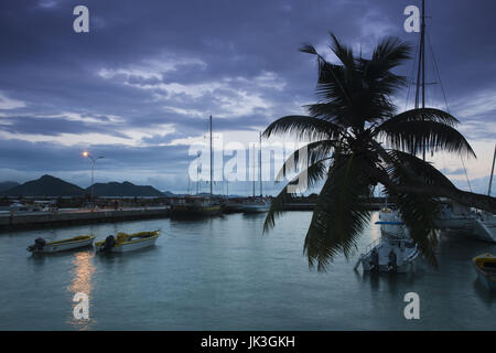 Seychelles, La Digue Island, La Passe, island ferry jetty, alba Foto Stock