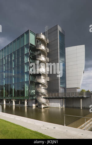 Germania, Niedersachsen, Wolfsburg, Autostadt, Forum Building Foto Stock