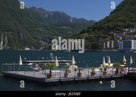 La Svizzera, Ticino, Lago di Lugano Lugano, Lido Riva Caccia, spiaggia flottante Foto Stock