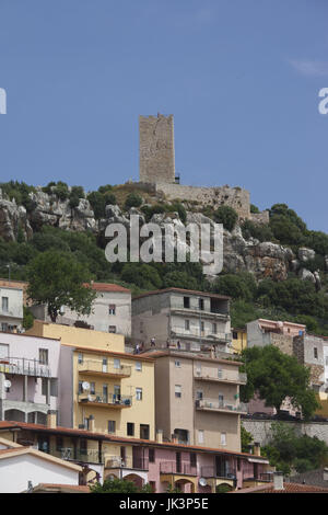 Italia Sardegna Sardegna orientale, Golfo di Orosei golfo, Posada, midieval città sulla collina Foto Stock