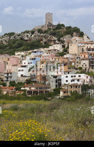 Italia Sardegna Sardegna orientale, Golfo di Orosei golfo, Posada, midieval città sulla collina Foto Stock