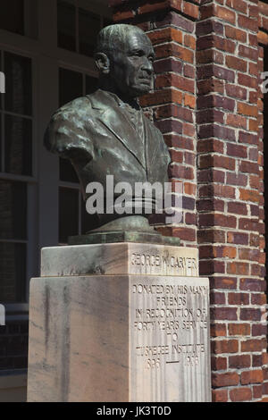 Stati Uniti d'America, Alabama, Tuskeegee, Tuskeegee Institute National Historic Site, afro-americano di importanti università fondata da Booker T. Washington, busto di George Washington Carver Foto Stock