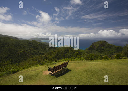 Seychelles, Isola di Mahe, Morne Seychellois National Park, la vista della costa occidentale vicino Kopolia Mountain Foto Stock