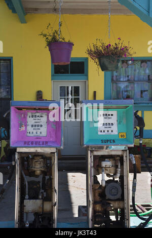 Stati Uniti d'America, Alabama, Fairhope, Mobile Bay Area, vecchia stazione di benzina Foto Stock