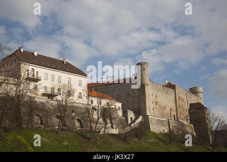 Estonia, Tallinn, Toompea area, il Castello di Toompea dal Toompark Foto Stock