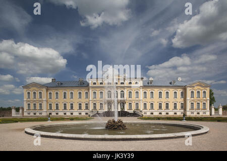La lettonia, sud della Lettonia, Zemgale Regione, Pilsrundale, Rundale Palace, b. 1740, Bartolomeo Rastrelli, architetto, esterna Foto Stock