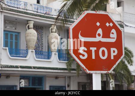 La Tunisia, Cap Bon, Nabeul, più grande ceramica tunisino center, negozio di ceramiche Foto Stock