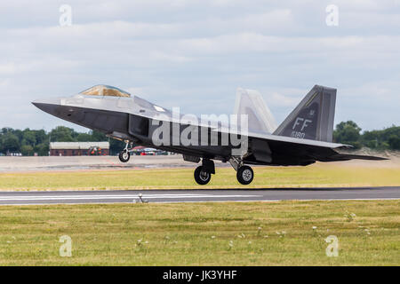 Il USAF F-22 Raptor il visto al 2017 Royal International Air Tattoo at Royal Air Force Fairford nel Gloucestershire - il più grande airshow militare Foto Stock