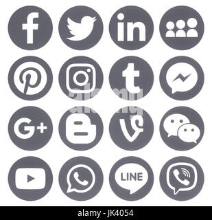 Kiev, Ucraina - 27 Aprile 2017: Raccolta di popolari rotondo grigio social media icone, stampato su carta: Facebook, Twitter, Google Plus, Instagram, Pinta Foto Stock